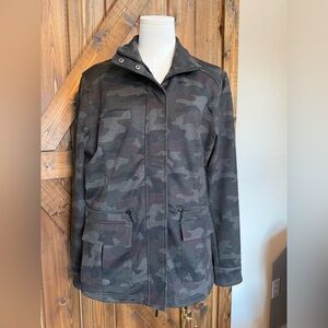 ANATOMIE Kenya Dark Camo Jacket Snap Front Trendy Travel Leisure Pockets Sz L